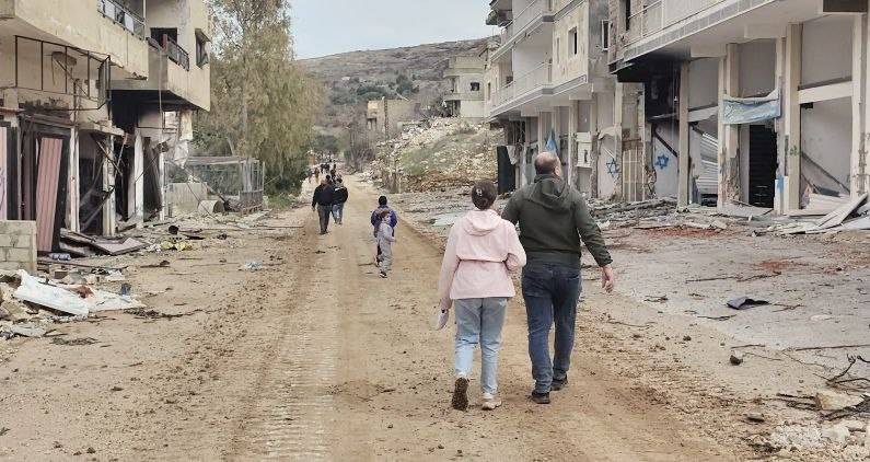 العدو "الإسرائيلي" يواصل خروقاته: غارات في البقاع... عمليات تجريف ورفع سواتر في الجنوب
أهالي حولا يحررون بلدتهم: استشهاد مواطنة وإصابة آخرين... وخطف أشخاص
