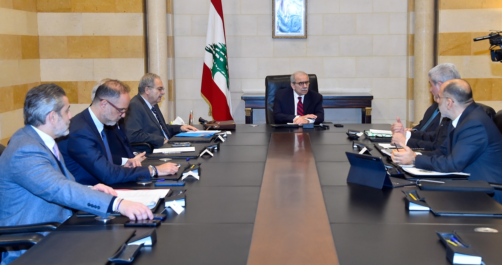 سلام ترأس اجتماعاً للجنة المكلفة صياغة
البيان الوزاري... والتقى جونسون وسفراء