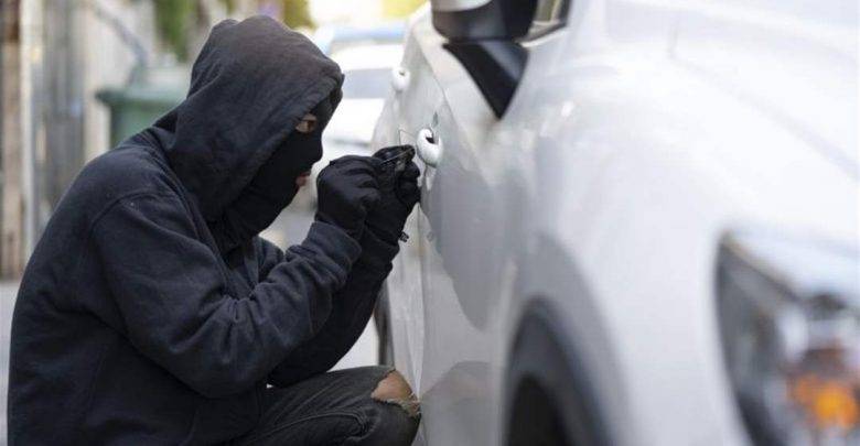 محترف سرقة سيارات… قوى الامن توقفه