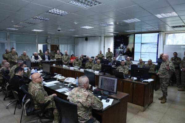 وزير الدفاع تفقّد غرفة العمليّات بقيادة الجيش
وتابع الإجراءات لمواكبة تشييع نصرالله وصفي الدين