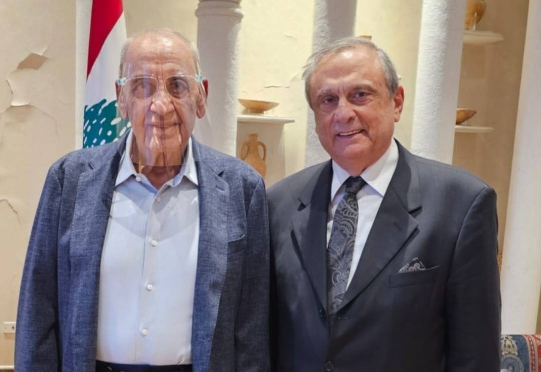 حبيب يُطلع برّي على نتائج جولته في الدوحة

ويتبلغ منه فتح طرقات ساحة النجمة