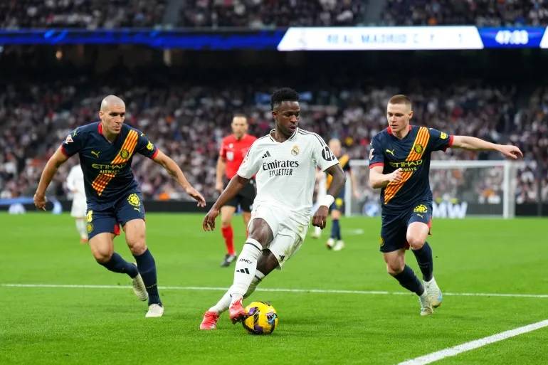 البطولات الأوروبية... فوز ريال مدريد وليفربول (2-0)