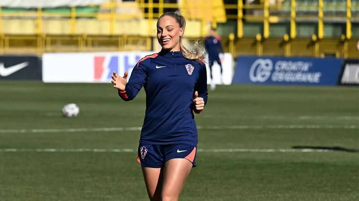 "أجمل لاعبة في العالم"...
مطلب جماهيري في ريال مدريد
