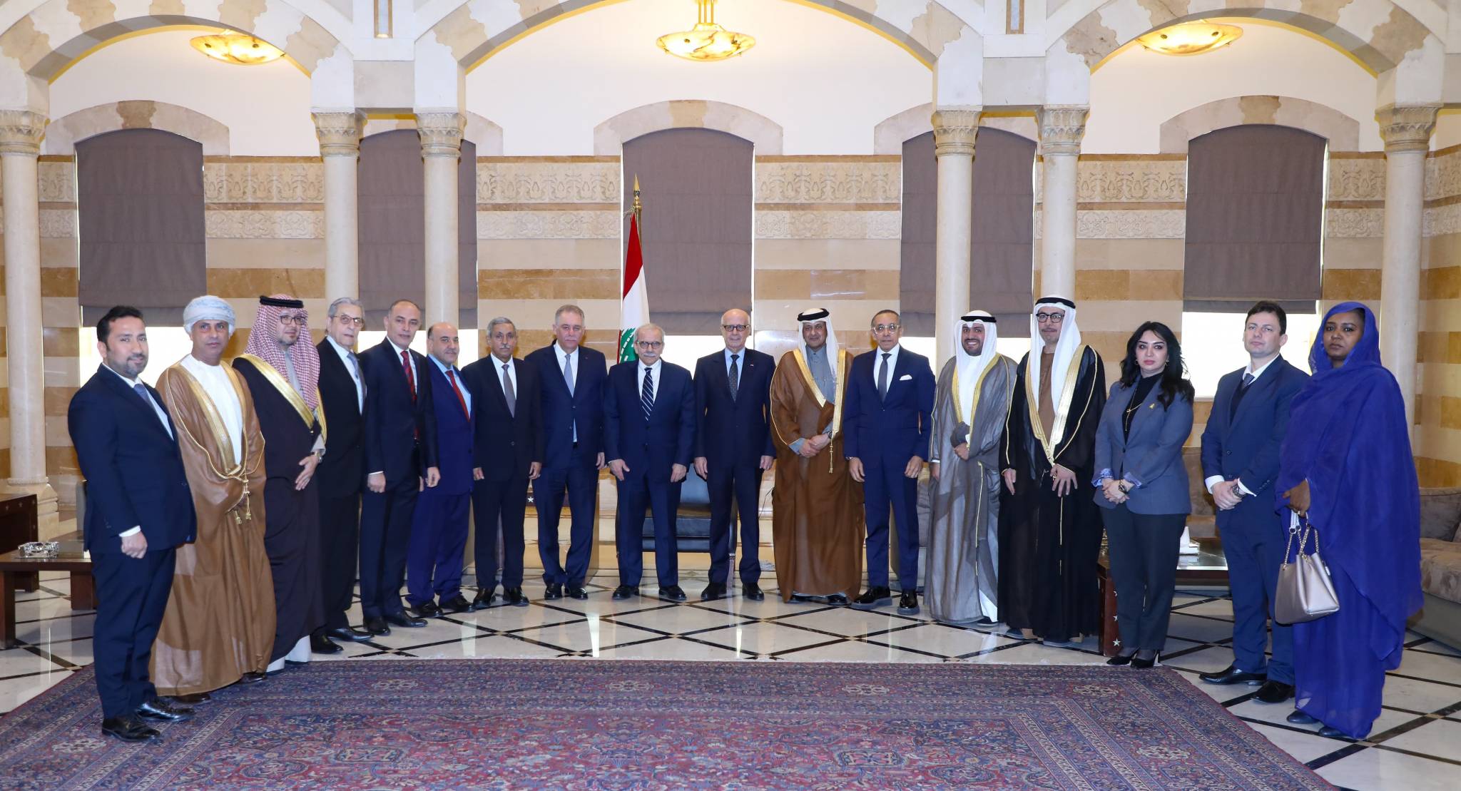 بحث مع ماغرو استكمال ترتيبات وقف إطلاق النار
سلام للسفراء العرب: البيان الوزاري
يلتزم استعادة لبنان مكانته بين أشقائه العرب