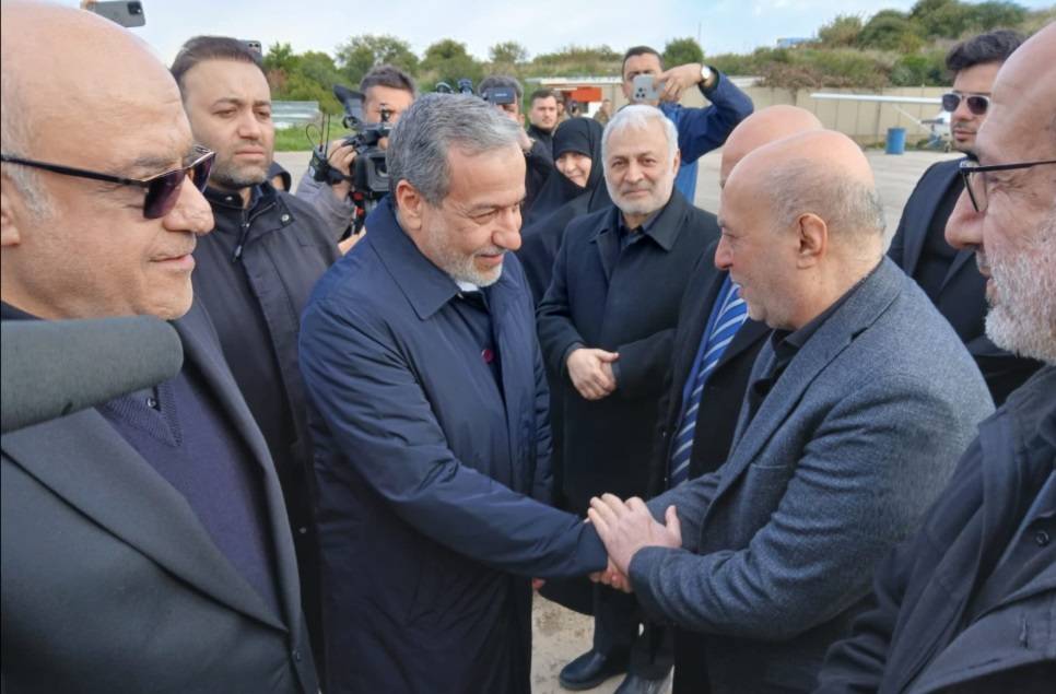 وصول عراقتشي وقاليباف على رأس وفد إيراني رفيع إلى بيروت للمشاركة في تشييع السيدين الشهيدين