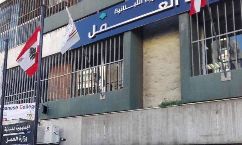الأشغال" تباشر أعمال صيانة الطرق من عمشيت إلى البربارة