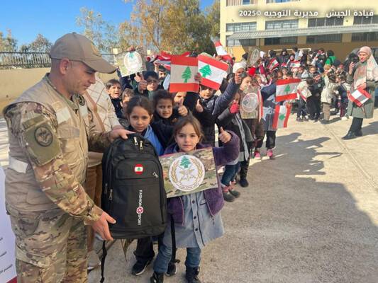 الجيش: توزيع حقائب مدرسيّة ضمن
إطار دعم المواطنين في المناطق الجنوبيّة