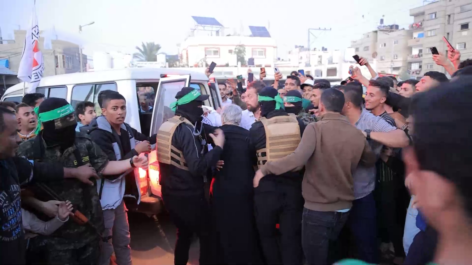 حماس: الاستعدادات بدأت في خان يونس لاستقبال سجناء فلسطينيين وسنسلم رفات 4 اسرى إسرائيليين
