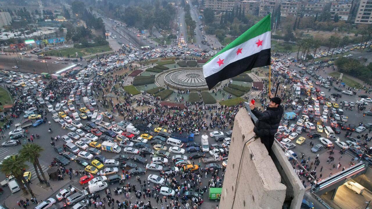 الشمال السوري لتركيا
والجنوب السوري لـ "إسرائيل"