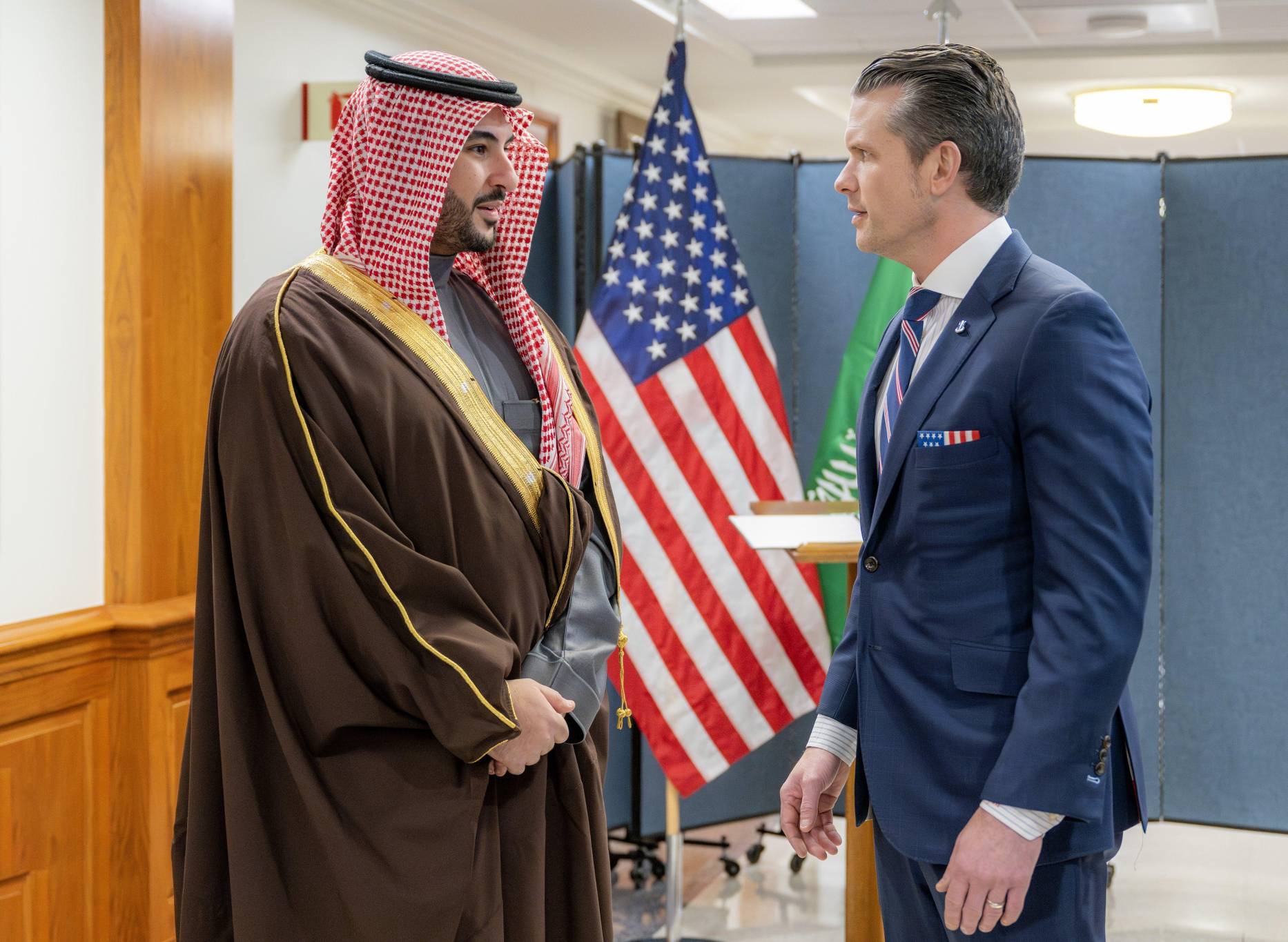 وزير الدفاع السعودي يلتقي نظيره الأميركي بواشنطن