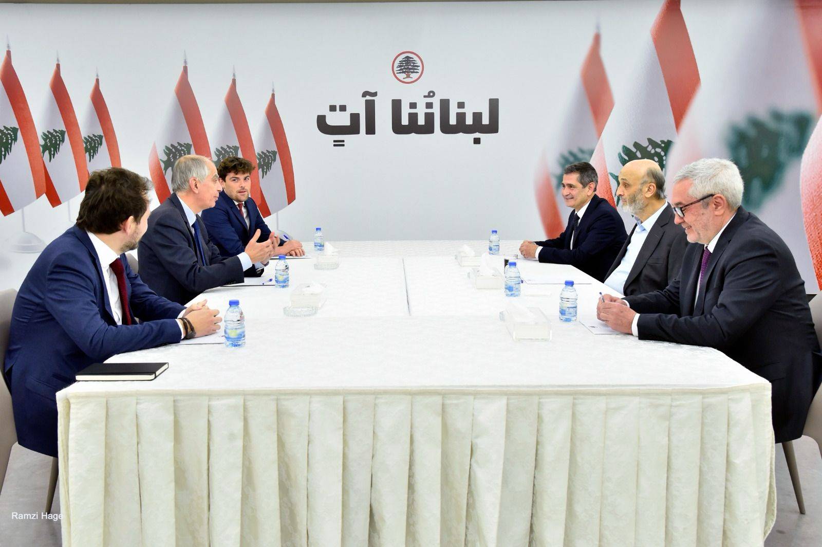 جعجع: حين تُطبّق الدولة القرارات
الدوليّة ستقف الى جانبنا دول العالم