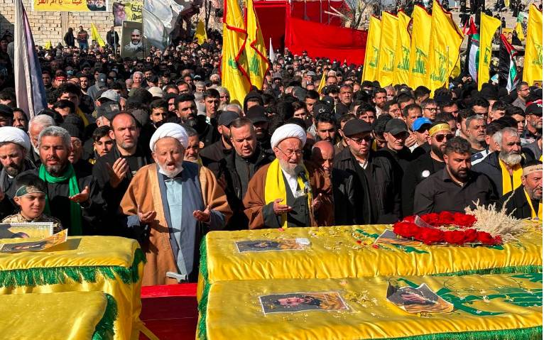 حزب الله شيّع شهداء على طريق القدس... وأقام احتفالات تأبينيّة
فضل الله: على الدولة مسؤوليّة العمل لإخراج الإحتلال
المقداد: المقاومة ستستمرّ في نضالها حتى تحقيق أهدافها