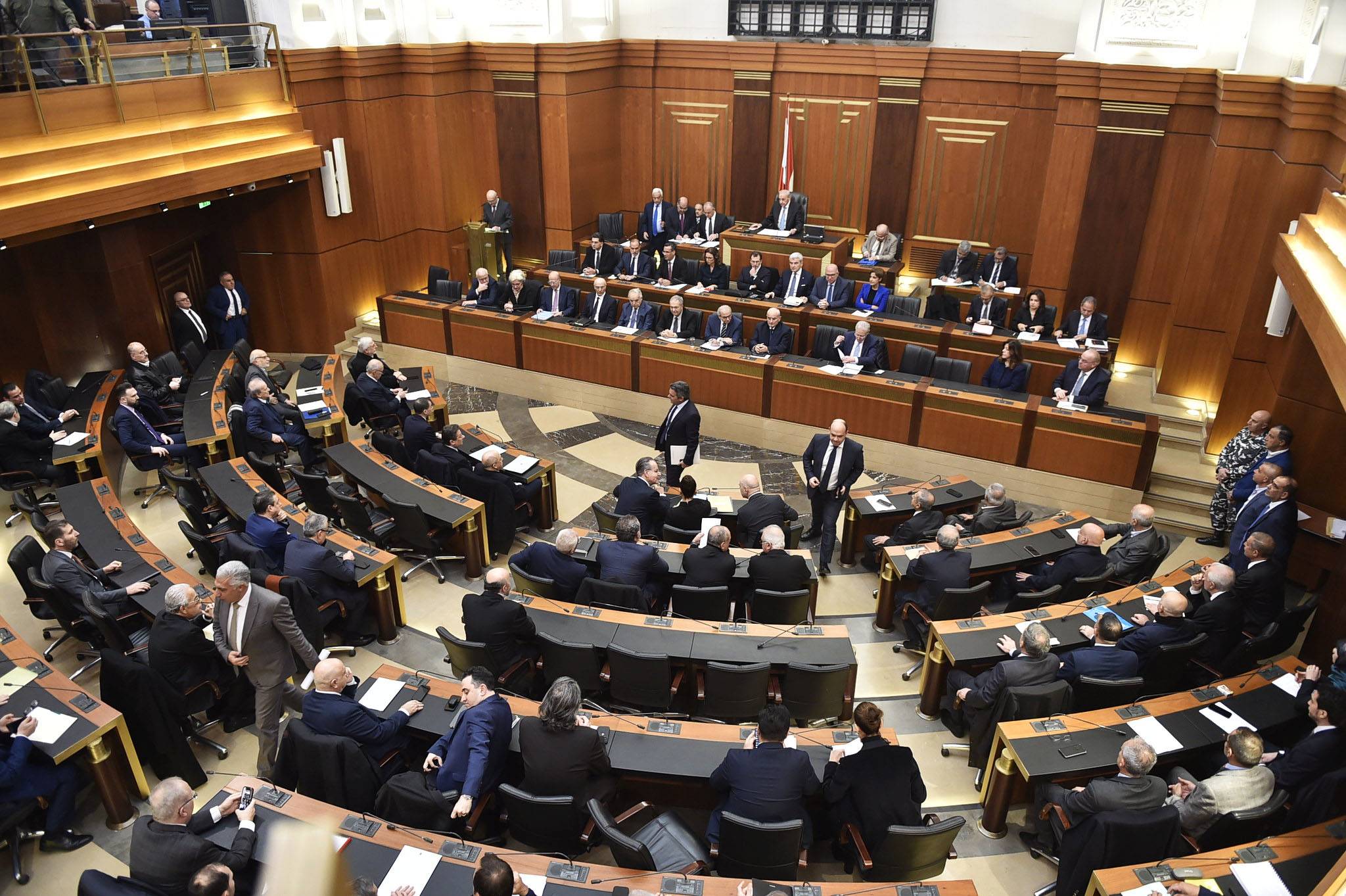 هدوء نيابي غير مألوف... بري يضبط الإيقاع البرلماني وارتياح رئاسي لموقف الحزب
سبعة اسماء تتسابق لمركز حاكم المركزي... فلمن اللقب؟
هذا ما سيبحثه عون في الرياض... والتفاصيل لسلام