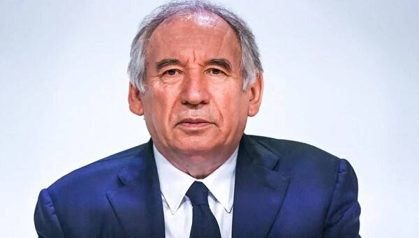 رئيس الوزراء الفرنسي: ترامب يقوم بتدمير النظام العالمي وأعلن حربا تجارية على أوروبا