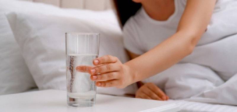 الإفراط في شرب الماء قبل النوم: أضرار قد لا تعرفها!