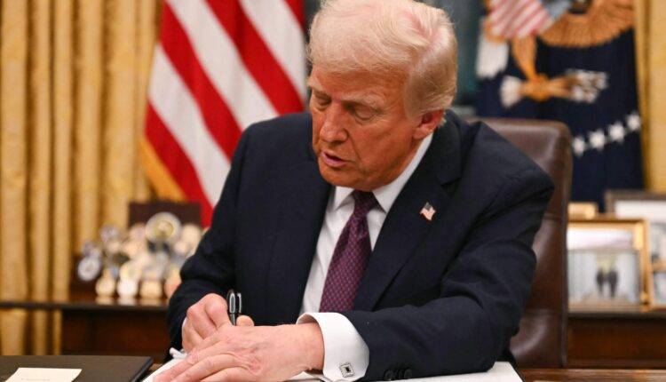 ترامب يوقع أمرا تنفيذيا لإنشاء احتياطي استراتيجي من عملة بتكوين المشفرة