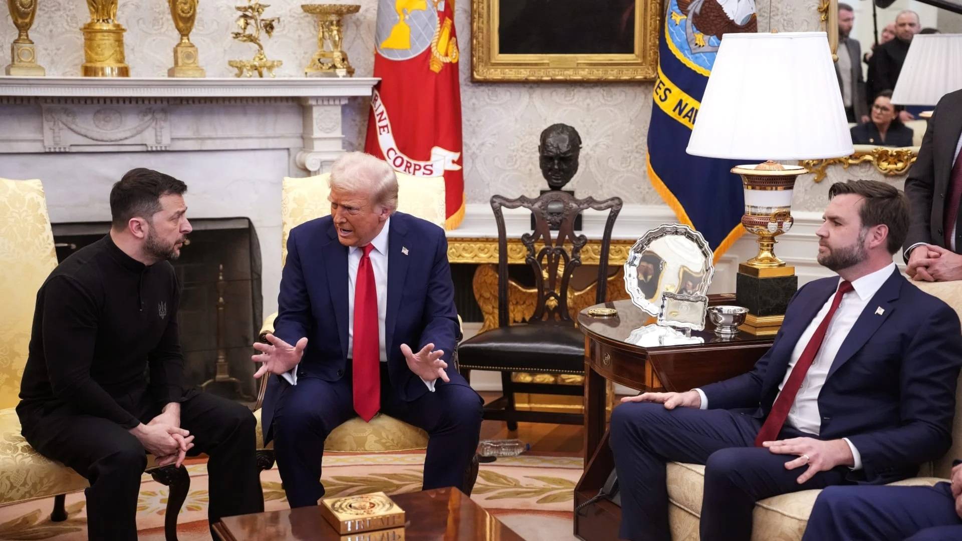 بعد خلافه مع زيلينسكي... ترامب يعلّق المساعدات العسكرية لأوكرانيا