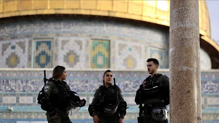 إجراءات إسرائيلية مشددة
منع الفلسطينيين من أداء صلاة الجمعة في القدس