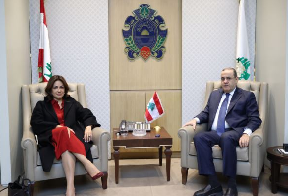 أعلنت تمديد الاستفادة من "أمان" 5 أشهر بدءا من نهاية آذار
السيّد عرضت ملف النازحين مع البيسري
وبحثت مع جونسون الإصلاحات