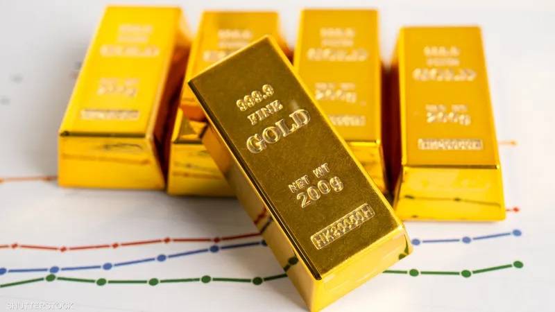 الذهب يكتب تاريخاً جديداً ويتجاوز حاجز الـ3000 دولار!