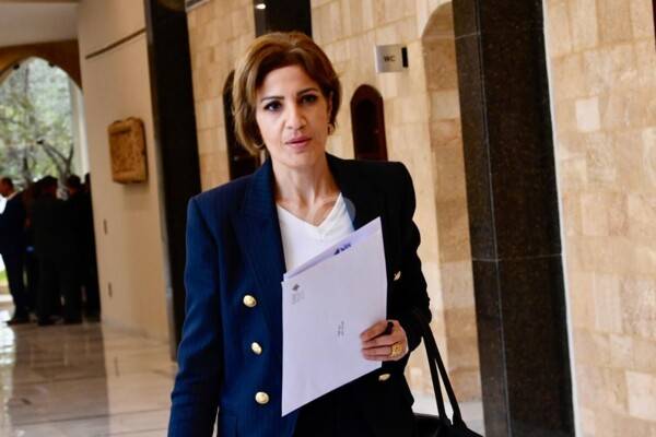 "المرأة في هذا الشرق المكلوم مُتمكنة مُقتدرة والأهمّ أنها صامدة"
الزين: كلّ وزير في الحكومة الحاليّة يتوق
الى النجاح وعدم عرقلة عمله وعمل غيره
