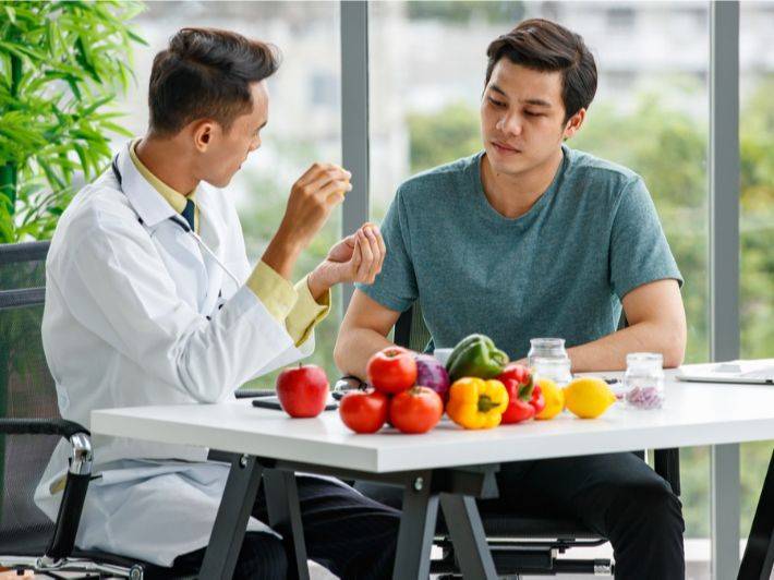 دور المكمّلات الغذائيّة في تعزيز الصحّة للمراهقين