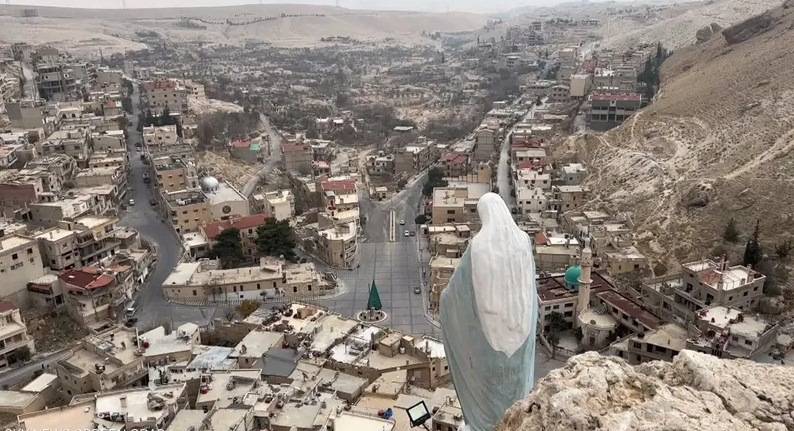الضغوط تخلي معلولا من المسيحيين...أين المجتمع الدولي من الهجرة المسيحيّة من سورية؟
مخاوف من اتباع سياسة ممنهجة لإفراغ المناطق الدينيّة وقلب المعادلة الديموغرافيّة...!!