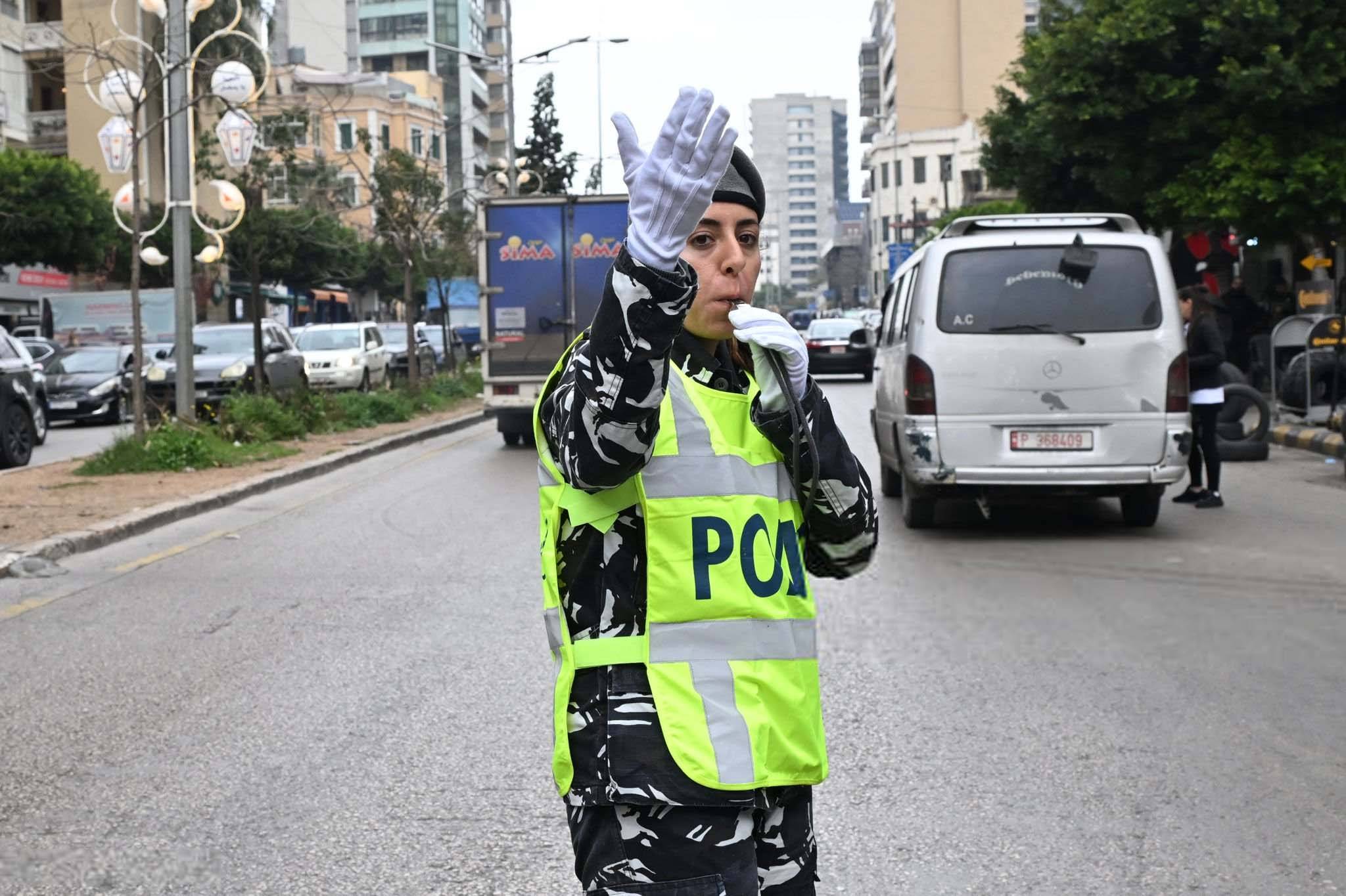 المرأة تكسر الحواجز في شوارع بيروت...