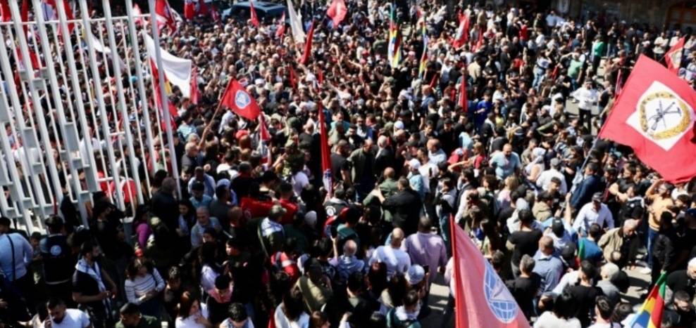الحزب التقدمي الاشتراكي أحيا الذكرى الـ48 لاغتيال كمال جنبلاط
جنبلاط لـ "بني معروف": حافظوا على هويّتكم العربيّة وتاريخكم النضالي
 واحذروا الاختراق الصهيوني الذي يريد تقسيم سورية... ونحن نحو حقبة جديدة من النضال