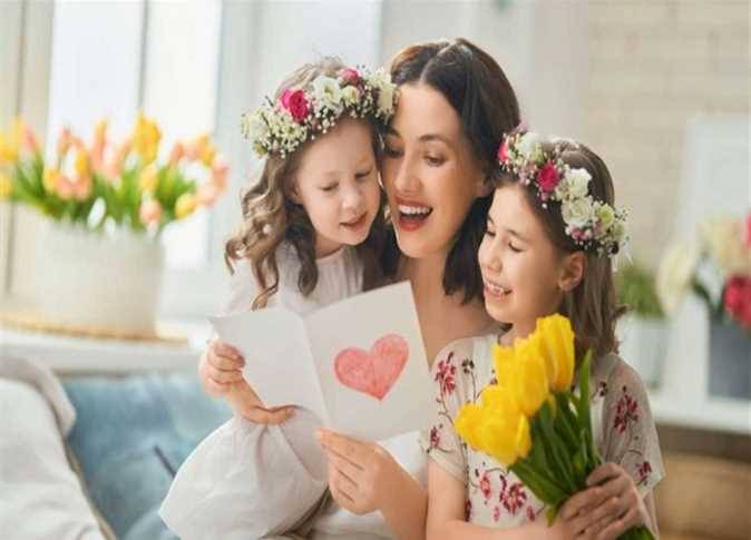 يوم الأم.. من أين جاءت الفكرة وكيف وصلت للعالمية؟