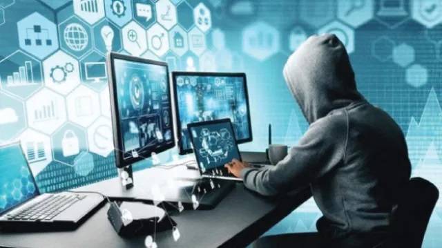 الاختراق يبدأ بكبسة زر... احذف هذا التطبيق فوراً!