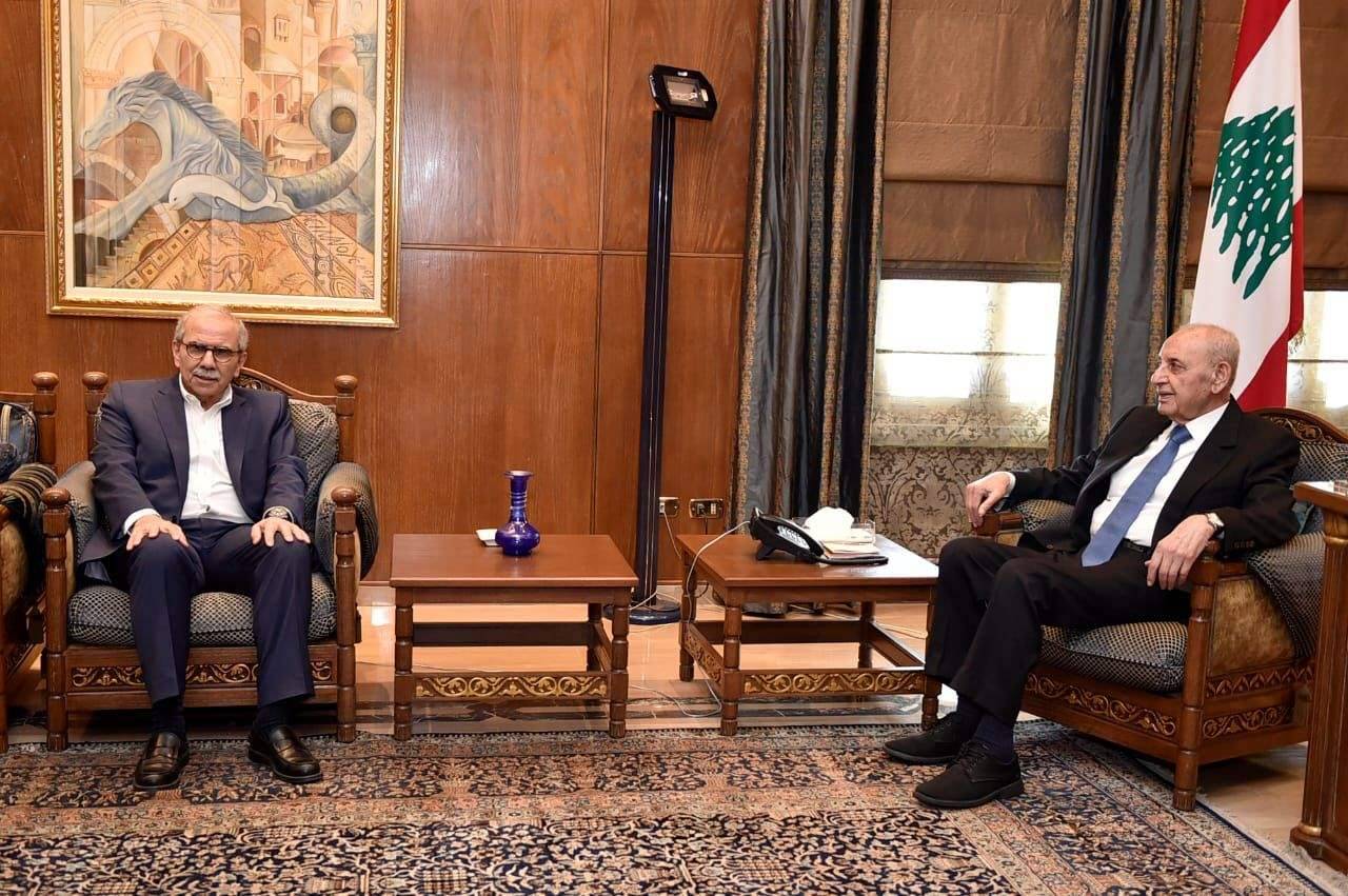 سلام تابع المستجدات الميدانيّة مع بري
وتطرق في اتصال مع ماكرون الى إعادة الإعمار