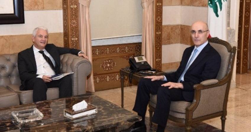 الحجار عرض مع سفير إيطاليا العلاقات
وتابع مع نواب الإستحقاق البلدي