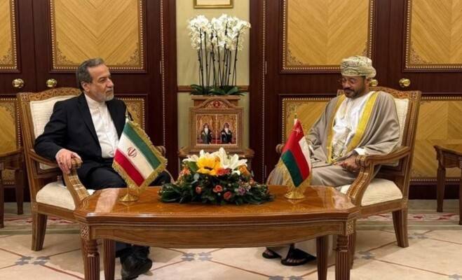 وزير الخارجيّة العماني ونظيره الإيراني
بحثا في مسقط المستجدات الإقليميّة والدوليّة