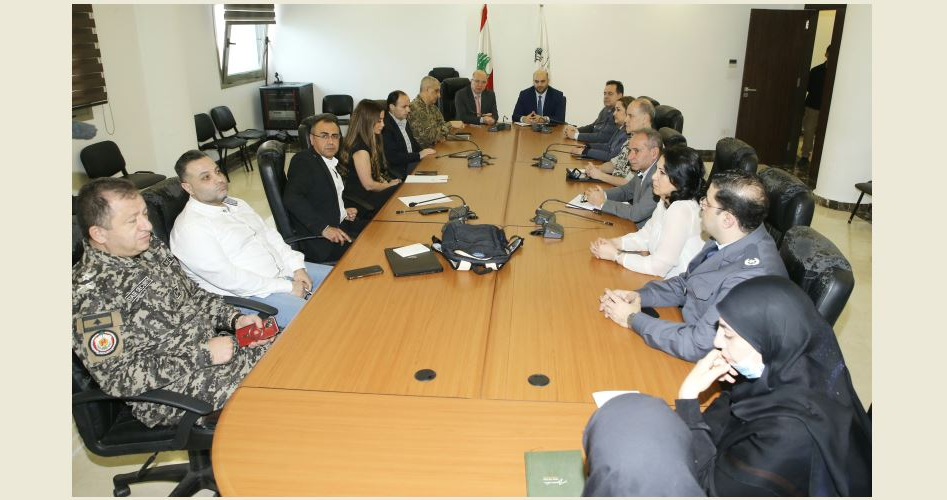 اجتماع مشترك لوزيري الصحة والعمل مع الجهات الضامنة

لتنسيق الجهود في مجالي الدواء والاستشفاء