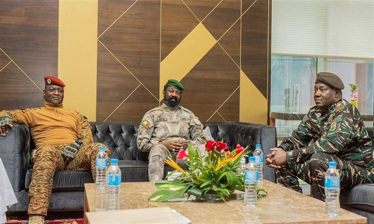 النيجر تنسحب من الفرانكفونية ومالي وبوركينافاسو على الطريق