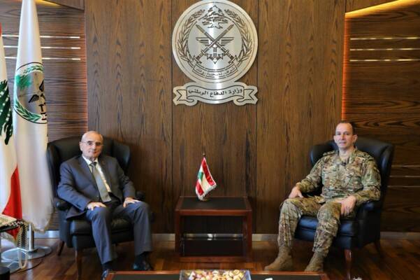 منسى بحث التطوّرات الأمنيّة مع قائد الجيش
والتقى وفداً من المستشارين العسكريين في مجلس الأمن