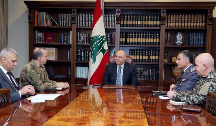 عون ترأس اجتماعا امنيا في قصر بعبدا بحضور القادة الأربعة وزودهم بتوجيهاته