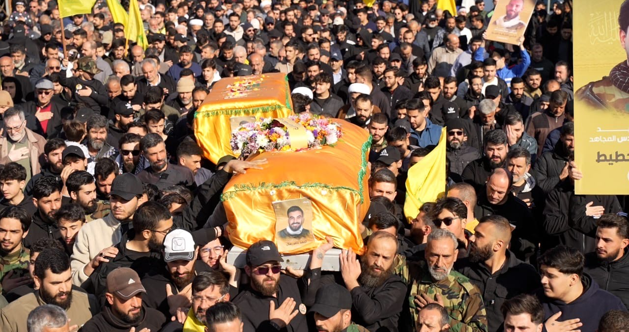 حزب الله شيّع شهيداً... وأقام احتفالاً تكريمياً
حمادة: البعض يُغمض عينيه
ويصمّ أذنيه أمام الإعتداءات "الإسرائيليّة"