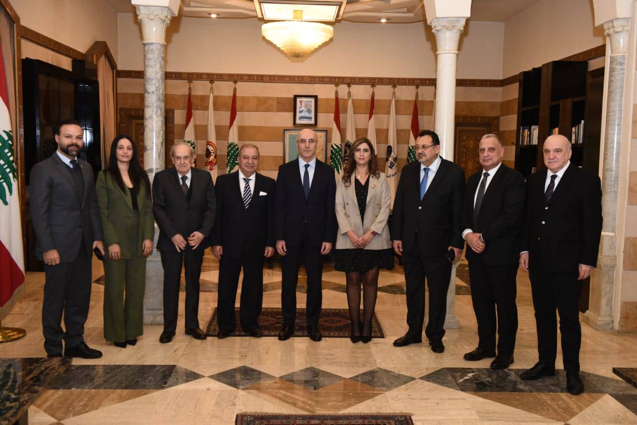 الحجار أمام وفد نقابة الصحافة:
نحن أمام مرحلة ورؤية جديدة أولّها المحاسبة