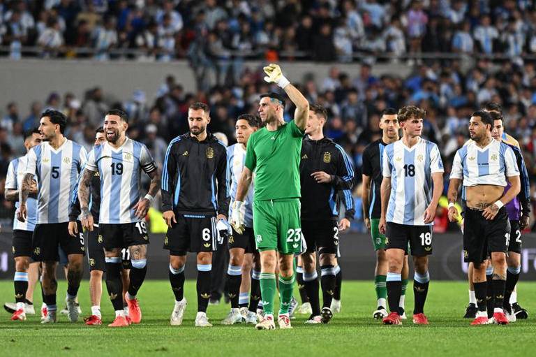 فوزٌ ساحق للأرجنتين على البرازيل يؤهلها رسمياً إلى مونديال 2026