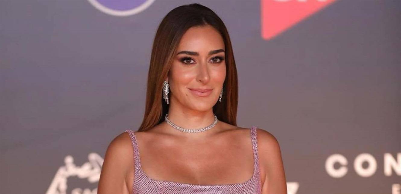 أمينة خليل تنهار بعد التحرّش بنجلها!