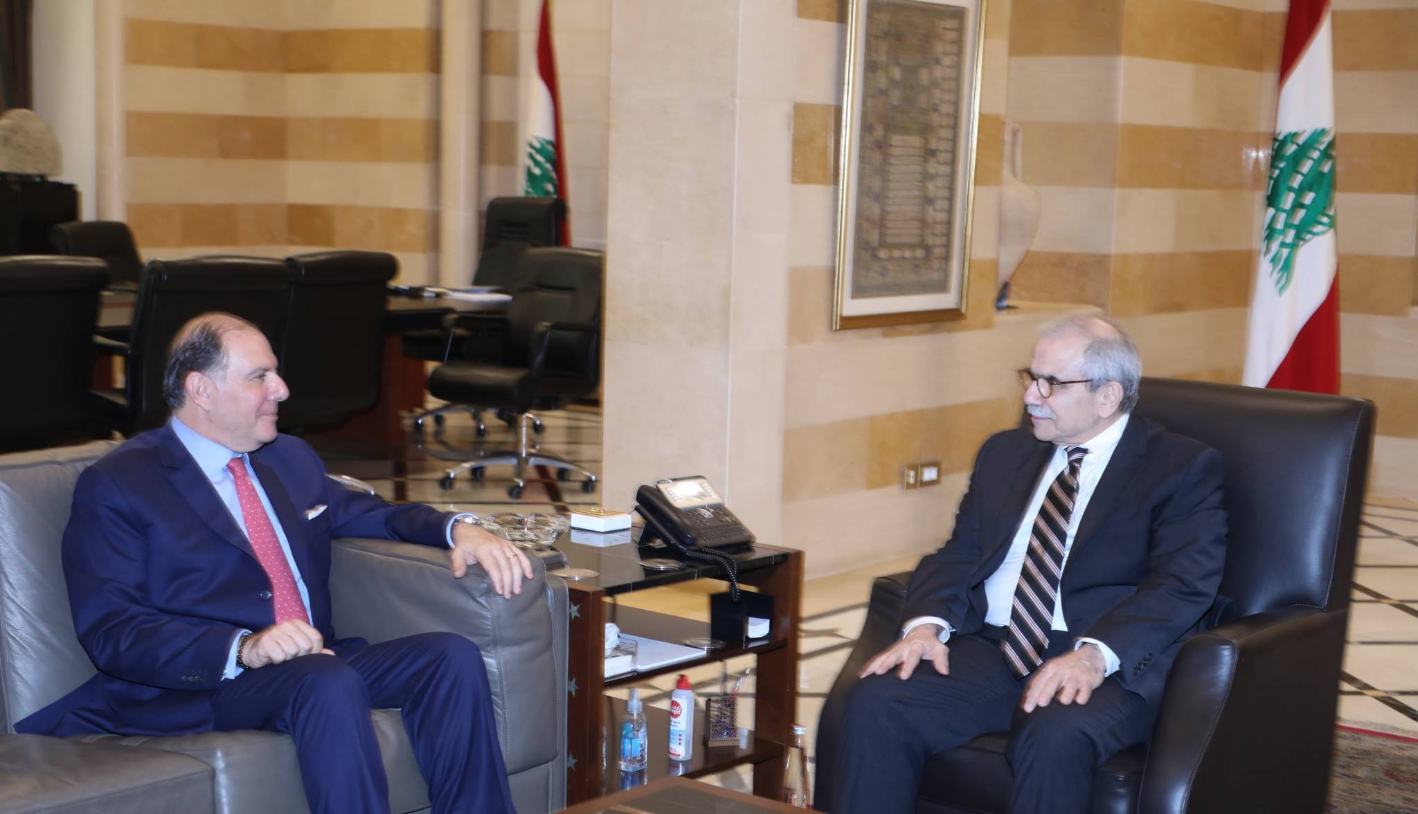 سلام عرض وحاكم مصرف لبنان للأوضاع النقدية وضرورة المضي قدماً في خطة الإصلاح