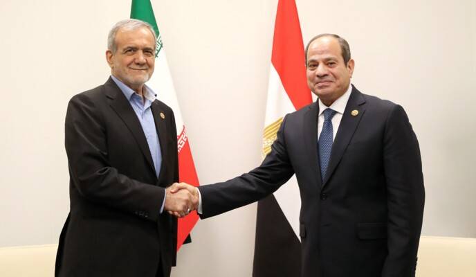 السيسي لنظيره الإيراني: حريص على خفض التصعيد الإقليمي ومنع توسع رقعة الصراع