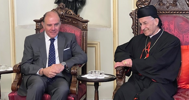 حاكم مصرف لبنان الجديد شارك في قداس الاحد في بكركي وعقد خلوة مع الراعي