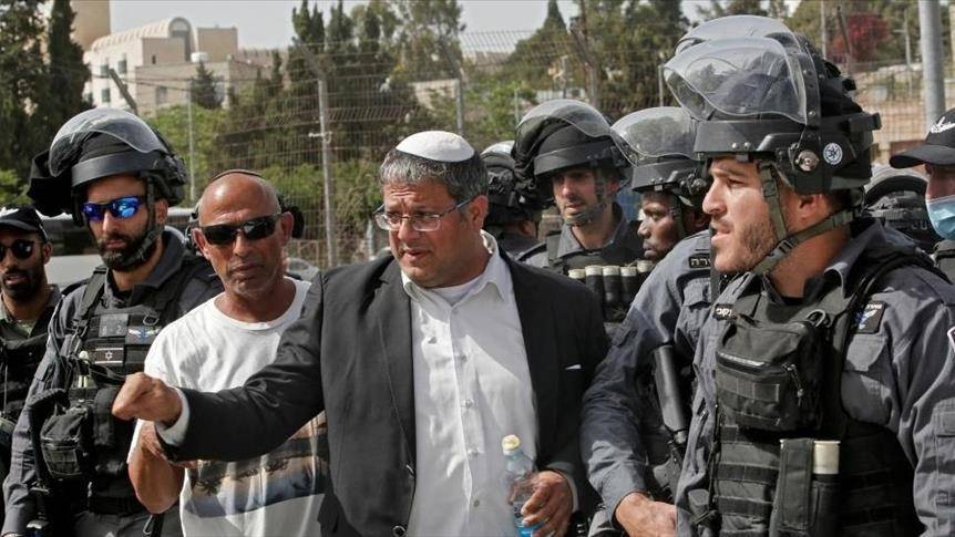 بن غفير يجدد اقتحامه للمسجد الأقصى
شهيد في نابلس ومئات المستوطنين يهاجمون بلدة دوما
