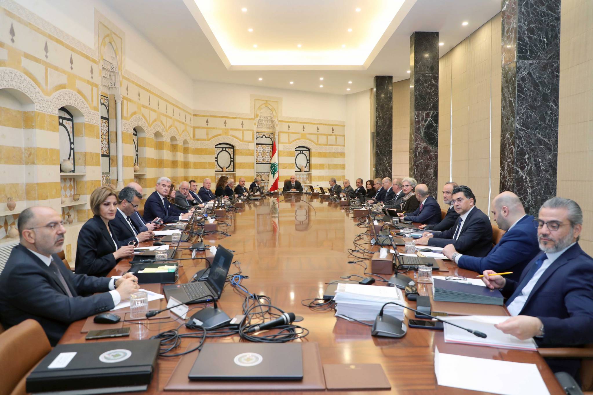 مرقص: التعيينات في تلفزيون لبنان لا تخضع لآليّة التعيينات
مجلس الوزراء عيّن كريم سعيد حاكماً لـ "المركزي"... وأقرّ سلسلة تعيينات قضائيّة
وتعيينات بالمفتشية العامة... واستبدل "البروفيه" بإفادة مدرسيّة
