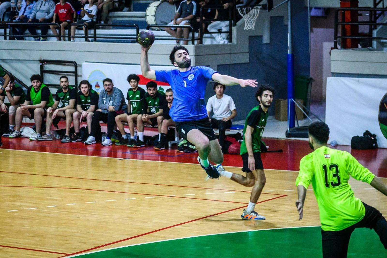 نجم كرة اليد بسام البستاني لـ "الديار": منافسات البطولة مشتعلة
والمنتخب بحاجة الى الانتظام في التمارين والمشاركة في البطولات