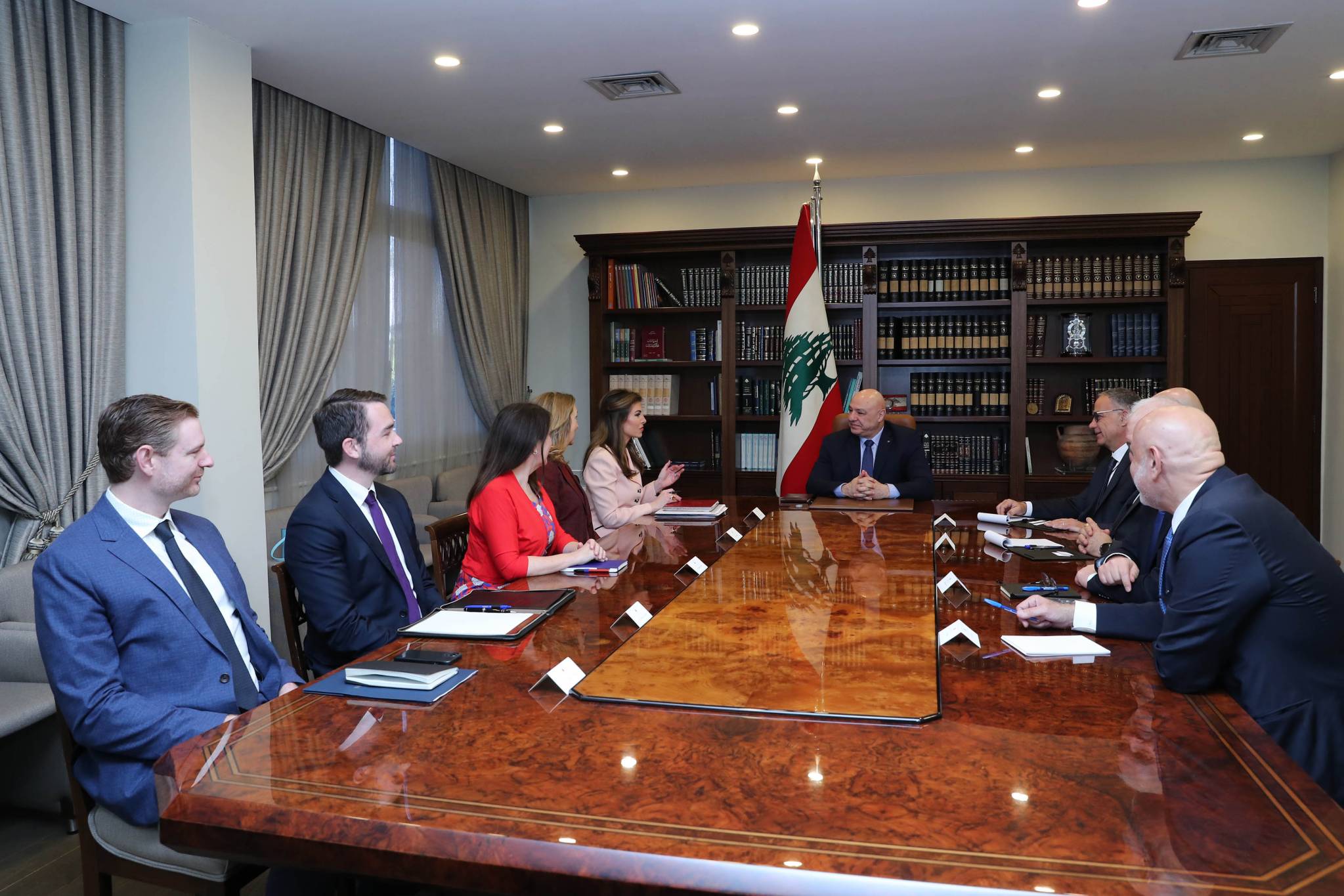 بيروت تردّ على واشنطن وتل أبيب: سلاح الداخل بالحوار وانسحاب الاحتلال أولًا