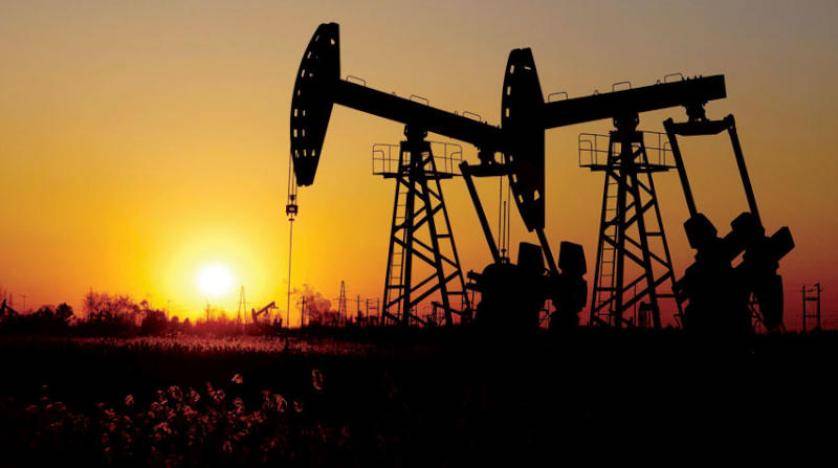 النفط ينخفض 3.5% وسط مخاوف من حدوث ركود جراء حرب تجارية عالمية